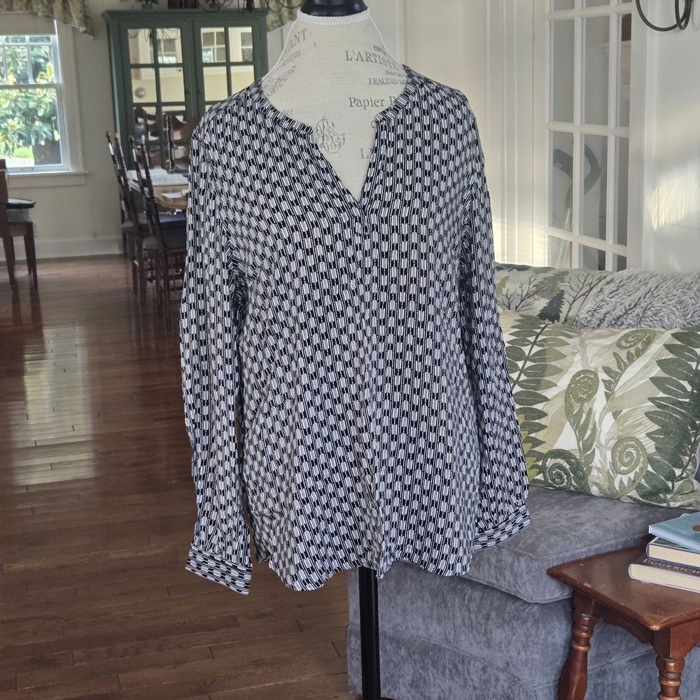 Eddie Bauer Monochrome Geometric Blouse